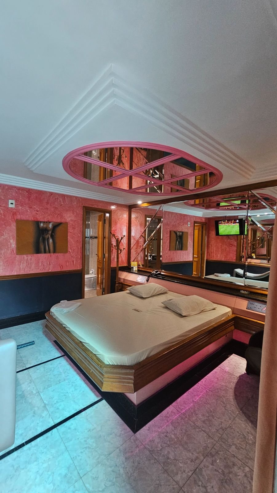 Quarto com neon